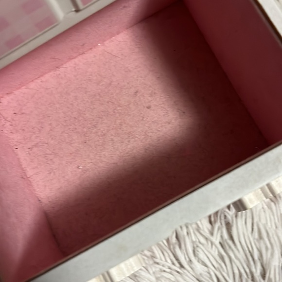 hello kitty box! - Picture 7 of 7